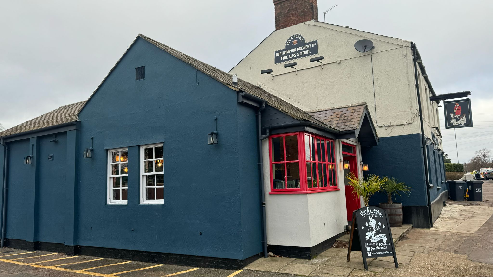 images/7-2026-08-18-09-28-26-3439-Fox & Hounds.jpg